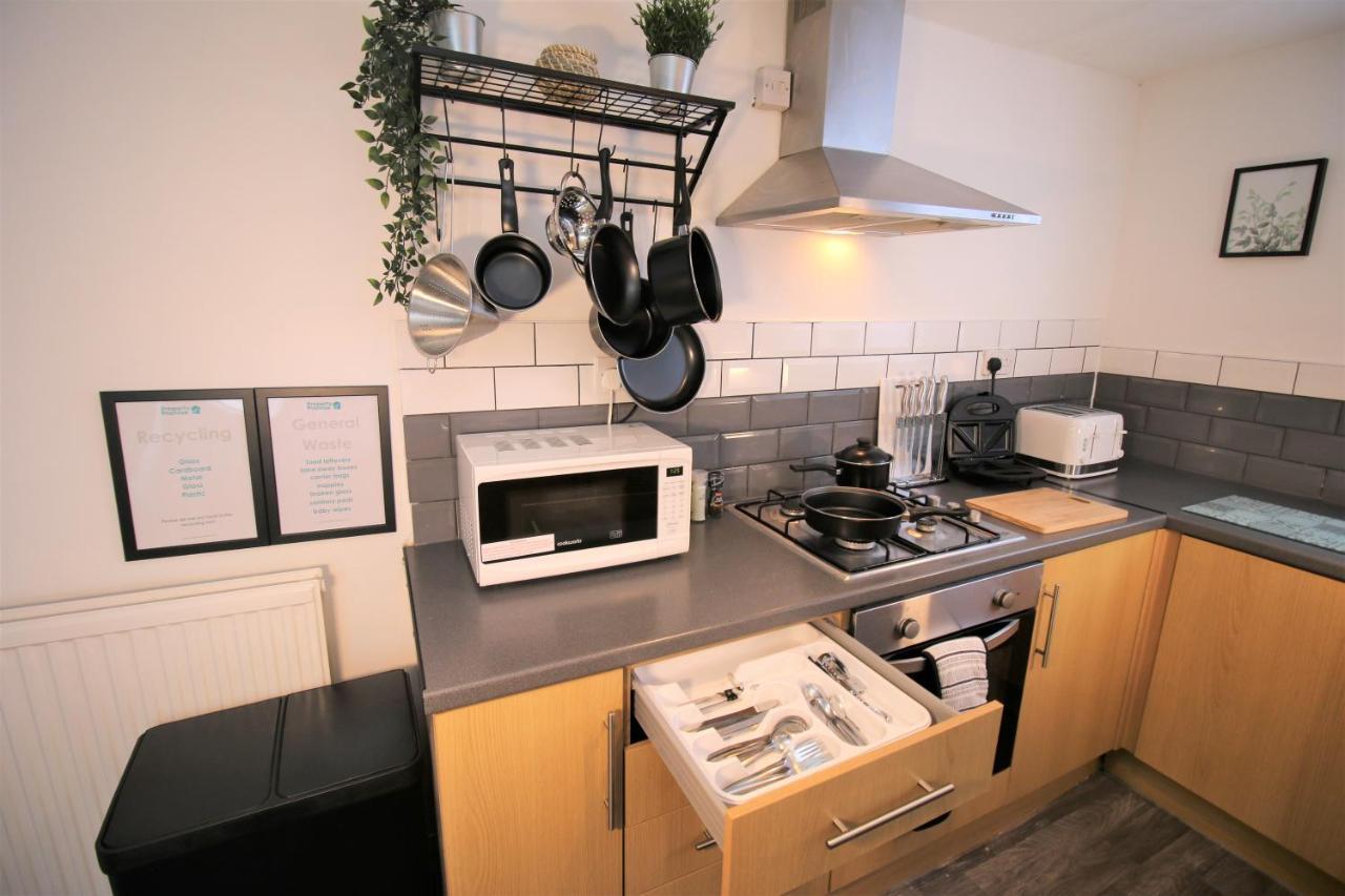 Three Bedroom Townhouse - Free Local Parking - By Property Promise Кардифф Экстерьер фото