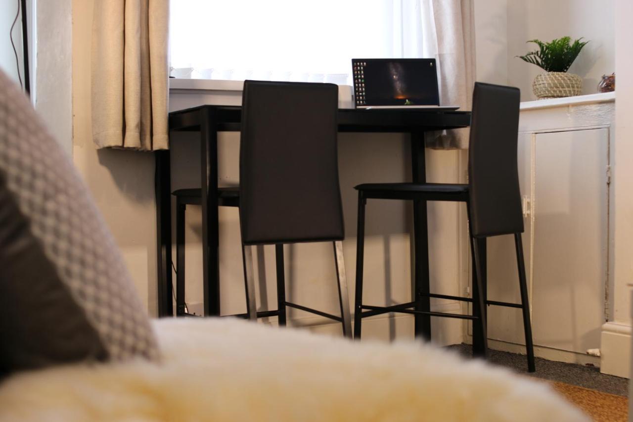 Three Bedroom Townhouse - Free Local Parking - By Property Promise Кардифф Экстерьер фото